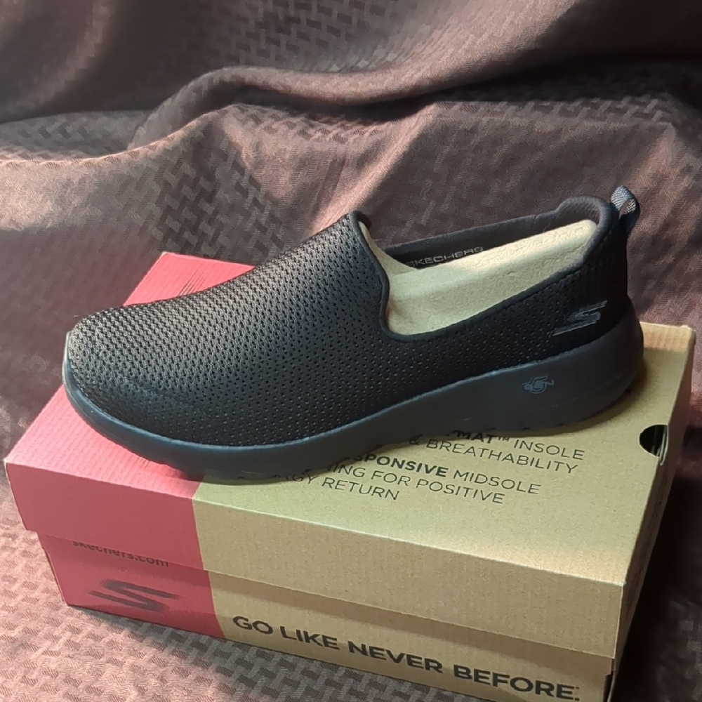 Skechers Go Walk Joy